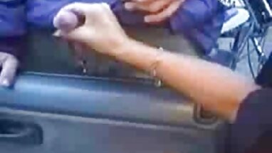 Hai vuốt ve tóc vàng và rên sex da den tap the rỉ