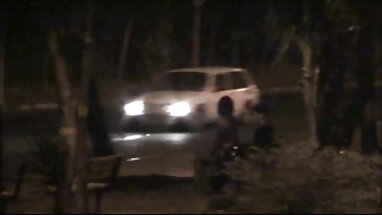 Cô gái da trắng dit nhau tap the nuốt chửng con chim